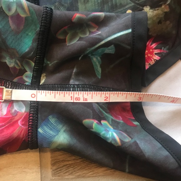 Lululemon Speed Shorts - Curious Jungle, Sz 4 - Picture 6 of 8